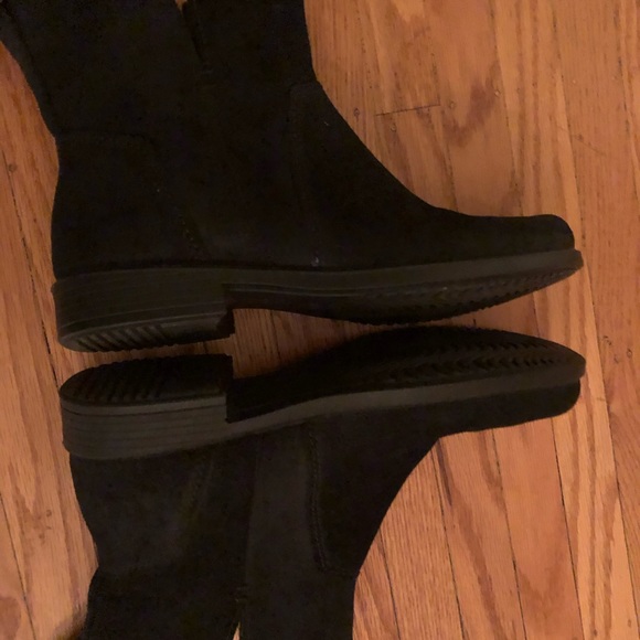 Ecco Touch Black Suede Ankle Boots, size 9 - Picture 5 of 7
